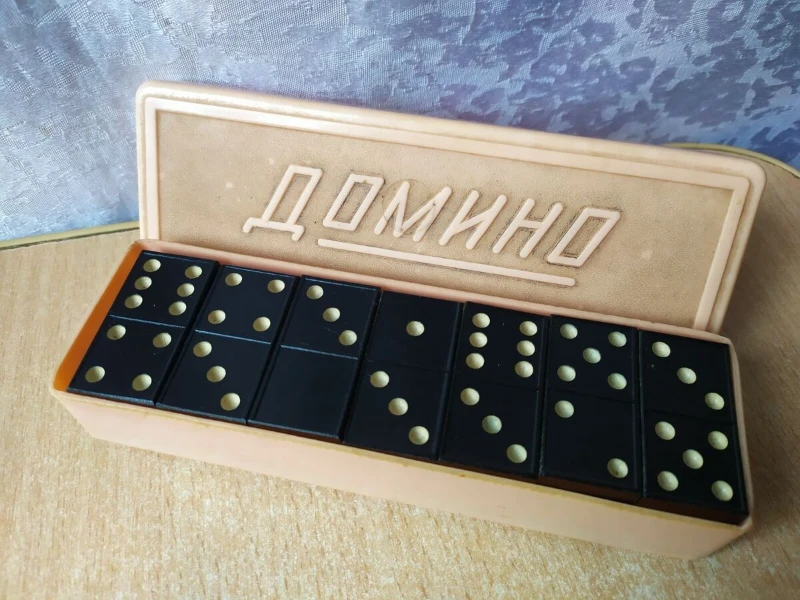Domino kiểu Nga với quy tắc 2 đầu nối phải có tổng là 7