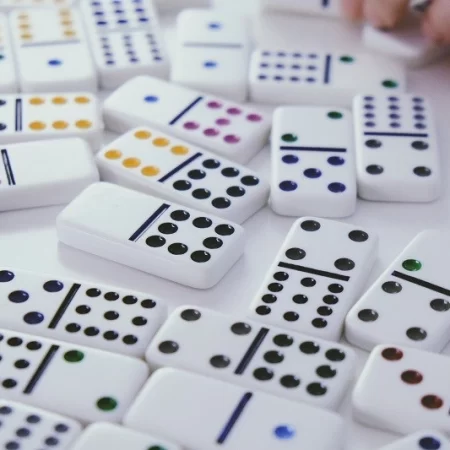 Cách chơi domino và một số loại domino khác nhau bạn cần biết